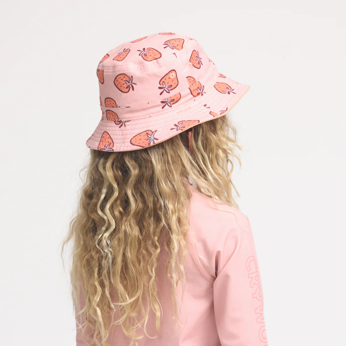 REVERSIBLE BUCKET HAT Strawberry Splash - Image 4