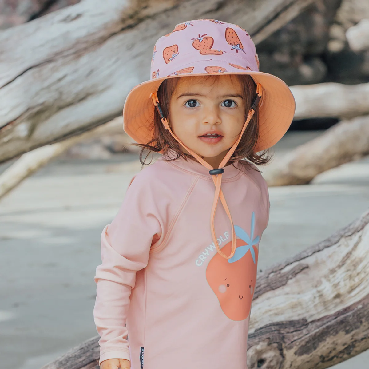 REVERSIBLE BUCKET HAT Strawberry Splash - Image 8